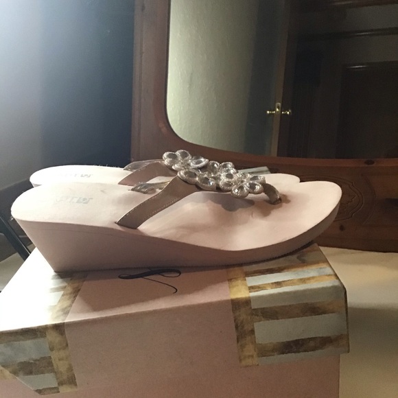 Apt. 9 Pink Slip on Sandals 10M - Picture 3 of 6